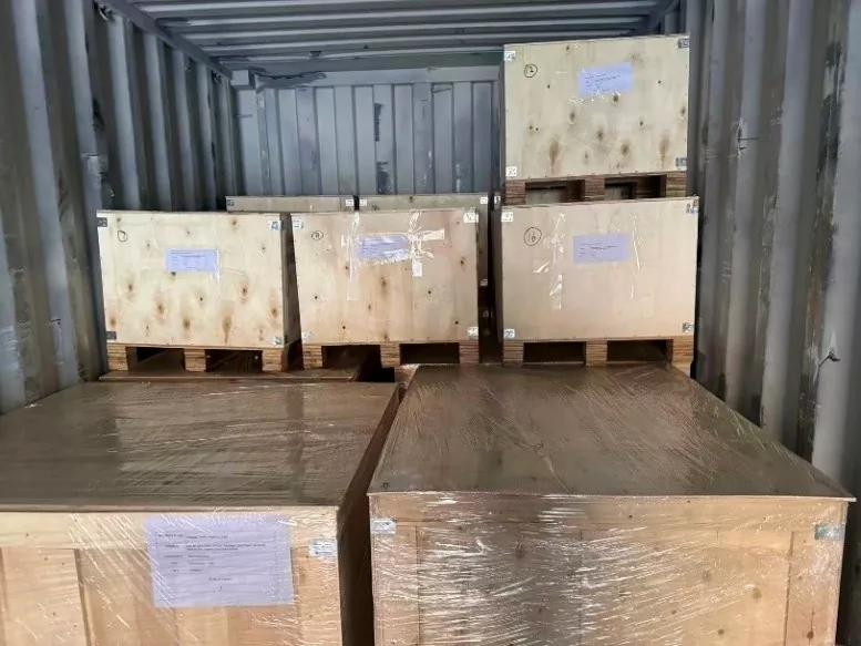 16 個のカートン ジャック金型が量産のためにベトナム工場に出荷